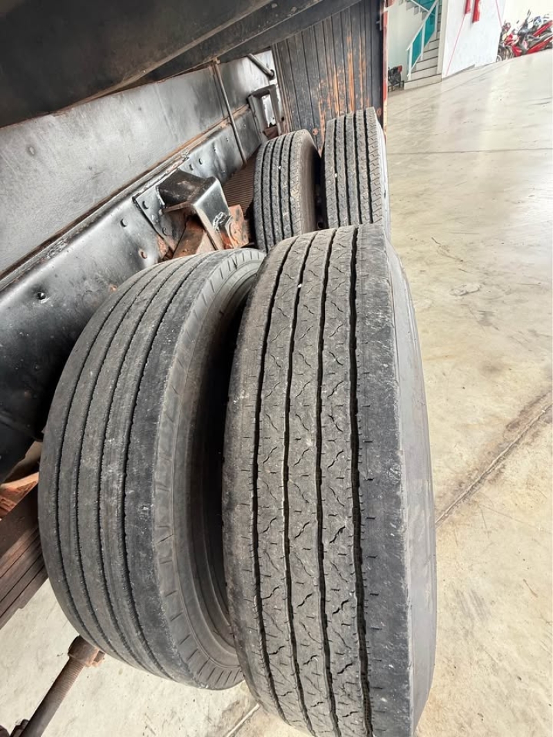 MERCEDES-BENZ L-1113 3-Eixos 2p (diesel)