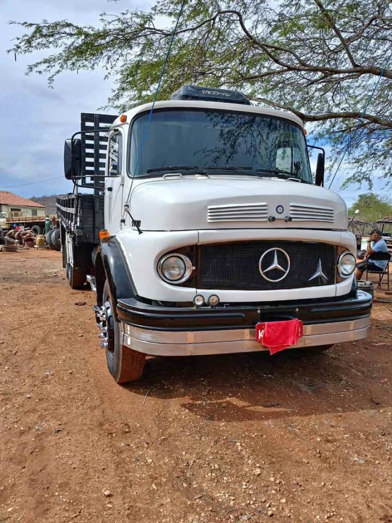 MERCEDES-BENZ L-1113 3-Eixos 2p (diesel)