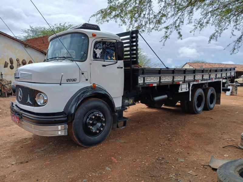 MERCEDES-BENZ L-1113 3-Eixos 2p (diesel)