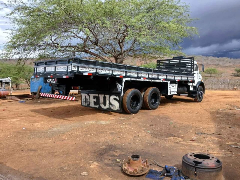 MERCEDES-BENZ L-1113 3-Eixos 2p (diesel)
