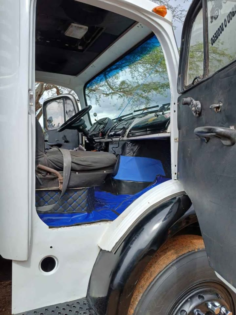 MERCEDES-BENZ L-1113 3-Eixos 2p (diesel)