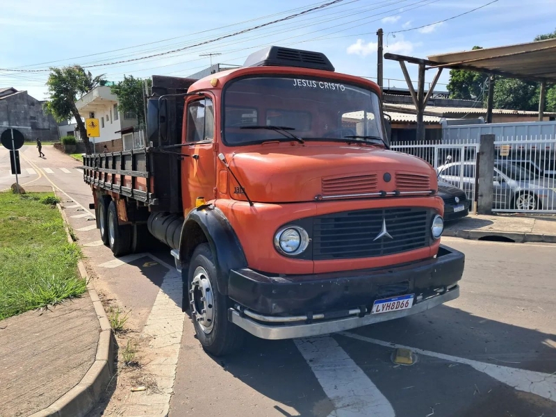 MERCEDES-BENZ L-1313 3-Eixos 2p (diesel)