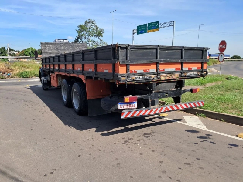 MERCEDES-BENZ L-1313 3-Eixos 2p (diesel)