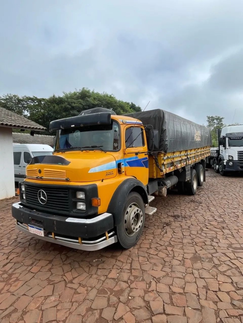 MERCEDES-BENZ L-2013 3-Eixos 2p (diesel)