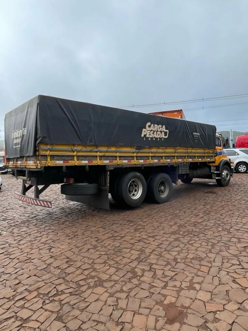 MERCEDES-BENZ L-2013 3-Eixos 2p (diesel)